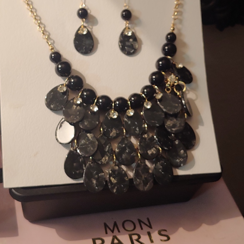 Necklace/Earrings Set